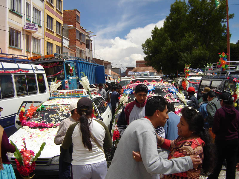 Bolivia, Copacabana, la benedizione delle auto.