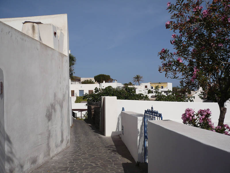 Stromboli, le viuzze di S.Vincenzo.