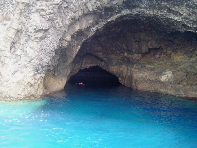 Filicudi, la Grotta del Bue Marino.