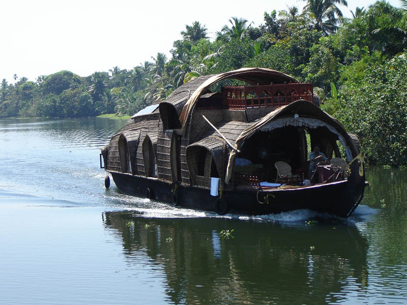 India, Kerala - Barca Kettuvallam in navigazione.