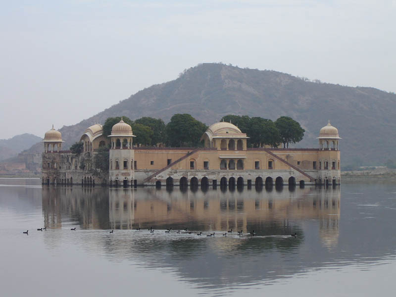 Dintorni di Jaipur, il Palazzo sul lago.