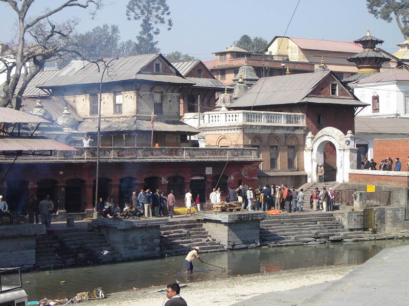 Nepal, Tempio Indhu Pashupatinath, Are crematorie sul fiume sacro Bagmati.