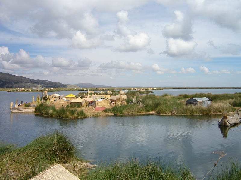 Lago Titicaca, Islas Flotantes