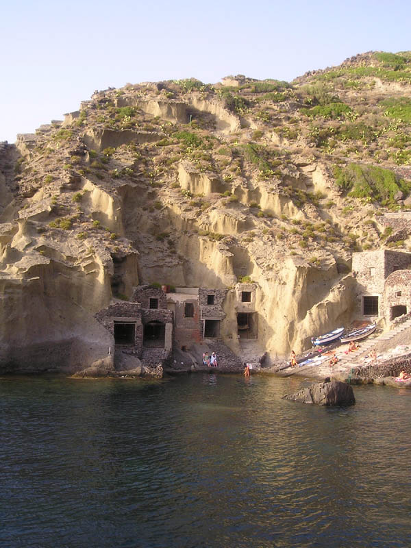 Salina, Pollara - i ricoveri delle barche.