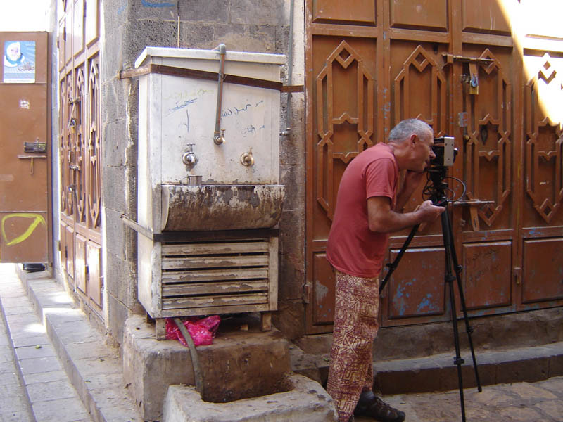 Sanaa, fotografo nel Suk