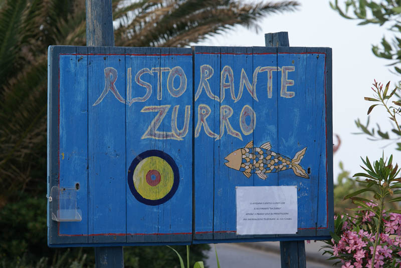 Stromboli, insegna del ristorante Zurro